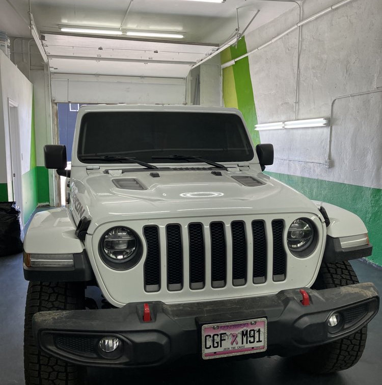 Windshield tinting service